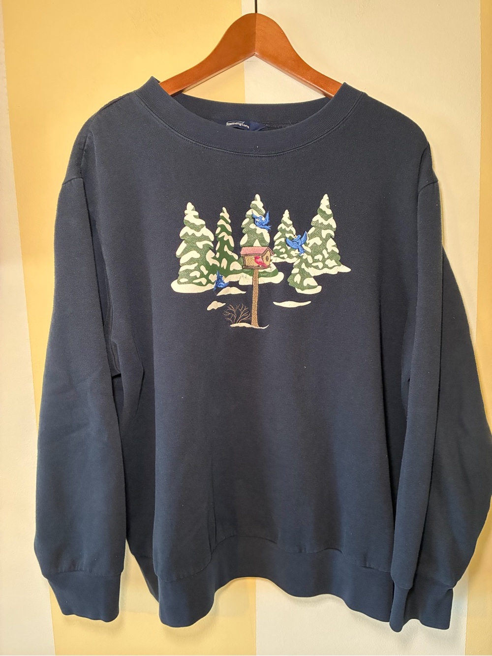 Vintage Penningtons Embroidered Winter Birdhouse Crewneck Sweatshirt Navy